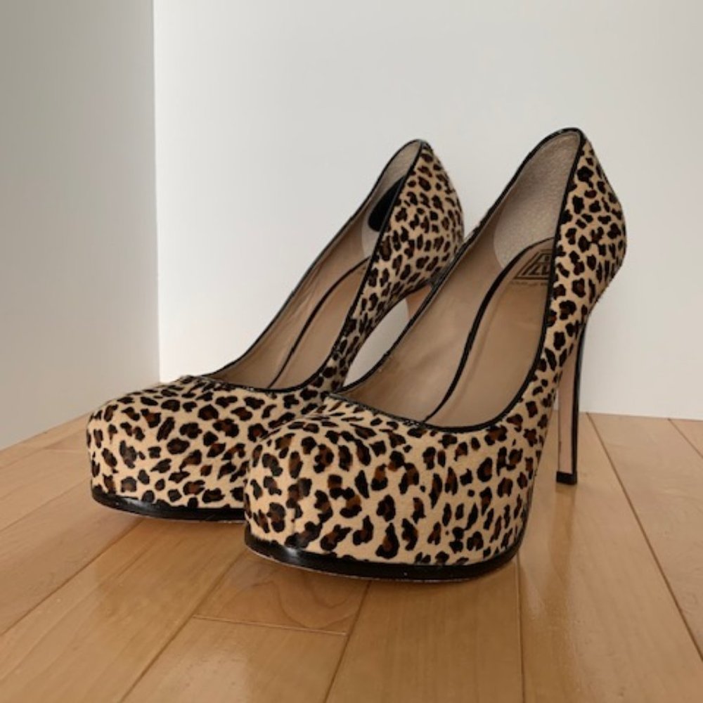 Pour La Victoire Platform Pump